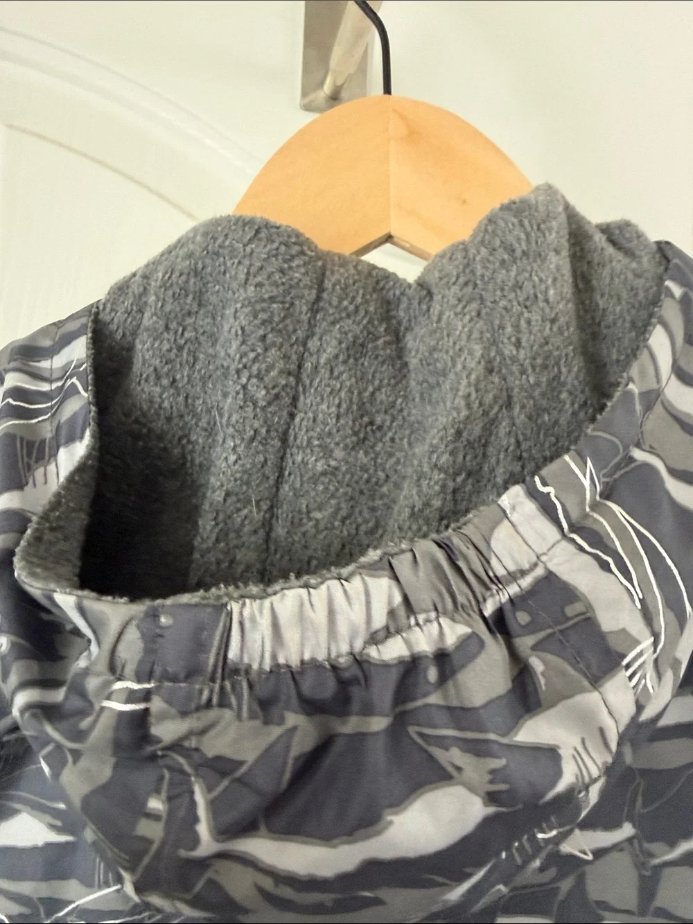 OshKosh B'gosh Gray and Black shark Patterned Hooded Jacket - Picture 3 of 6